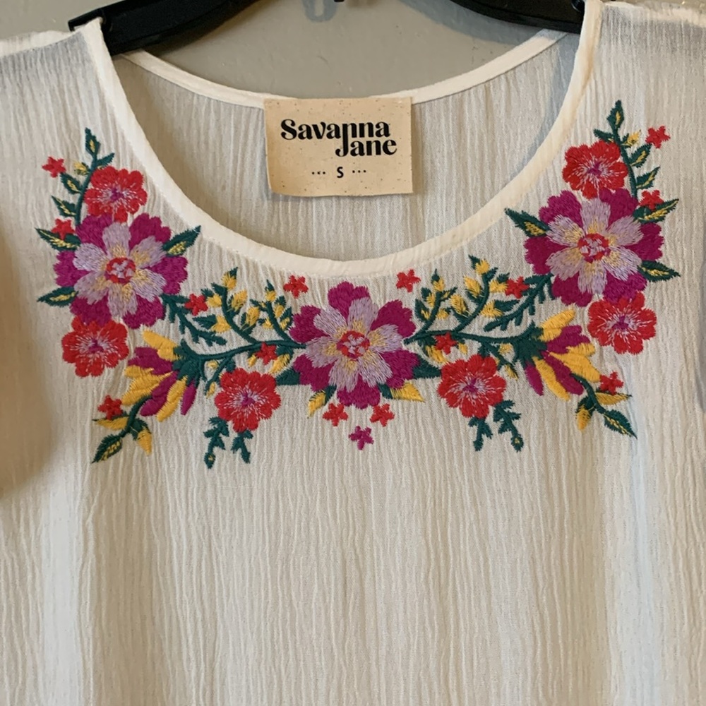 Savanna Jane Embroidered Cap Sleeve Blouse Size S NWT - Picture 4 of 9
